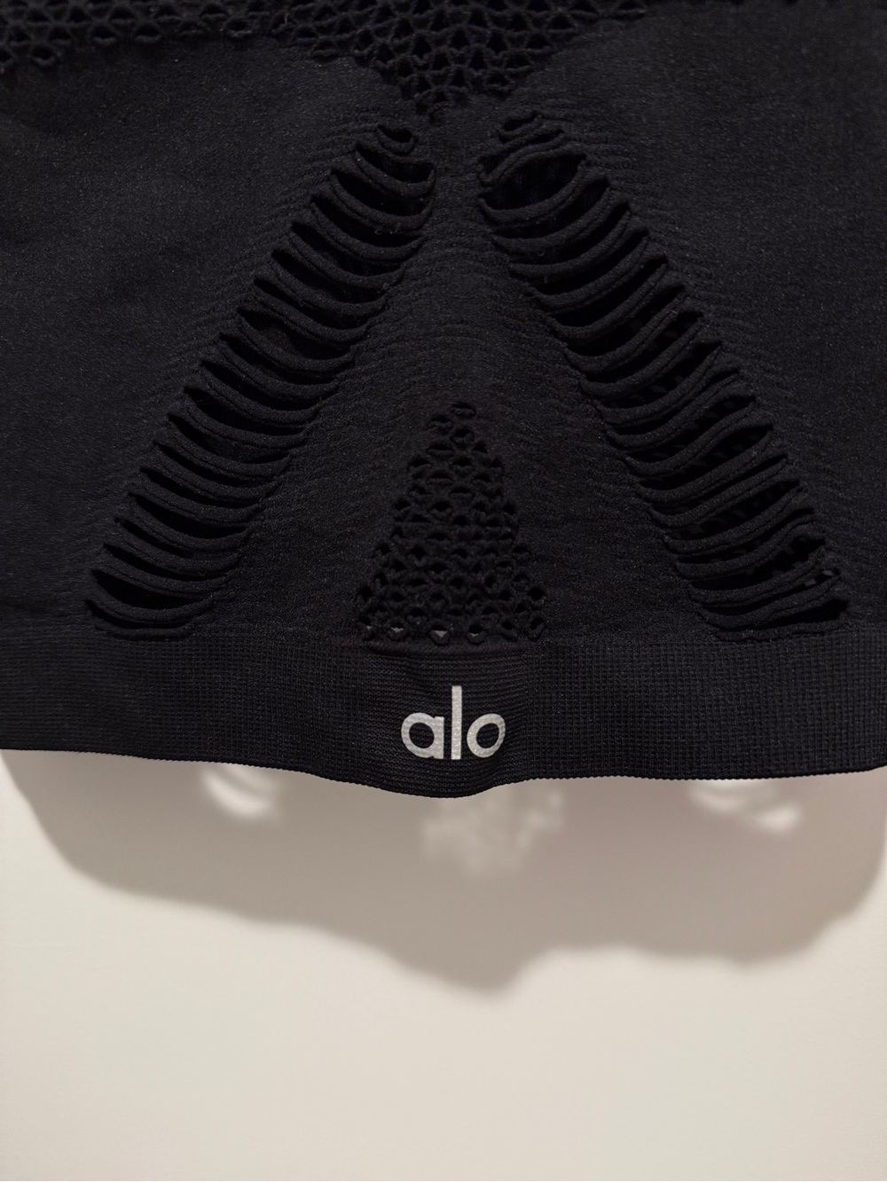 ALO Yoga Black Long-Sleeve Laser-Cut Crop Top - Picture 4 of 8